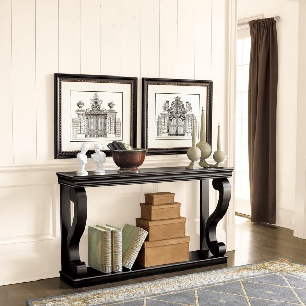 Chic entrance tables that suit any home in Pakistan.