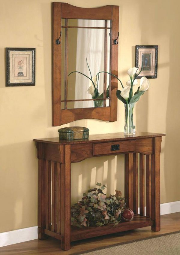 Beautiful and practical entrance tables now in Pakistan.