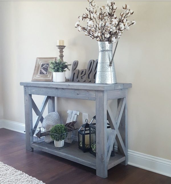 Create a welcoming atmosphere with entrance tables in Pakistan.